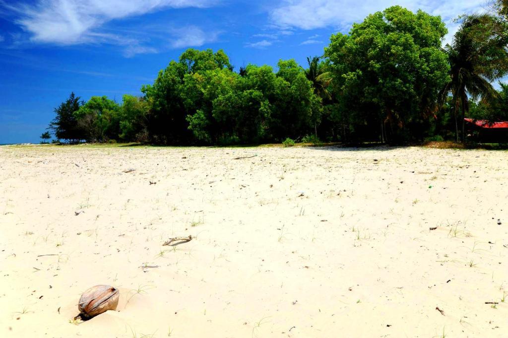 Raintree Beach And Golf Resort Tuaran Exterior photo