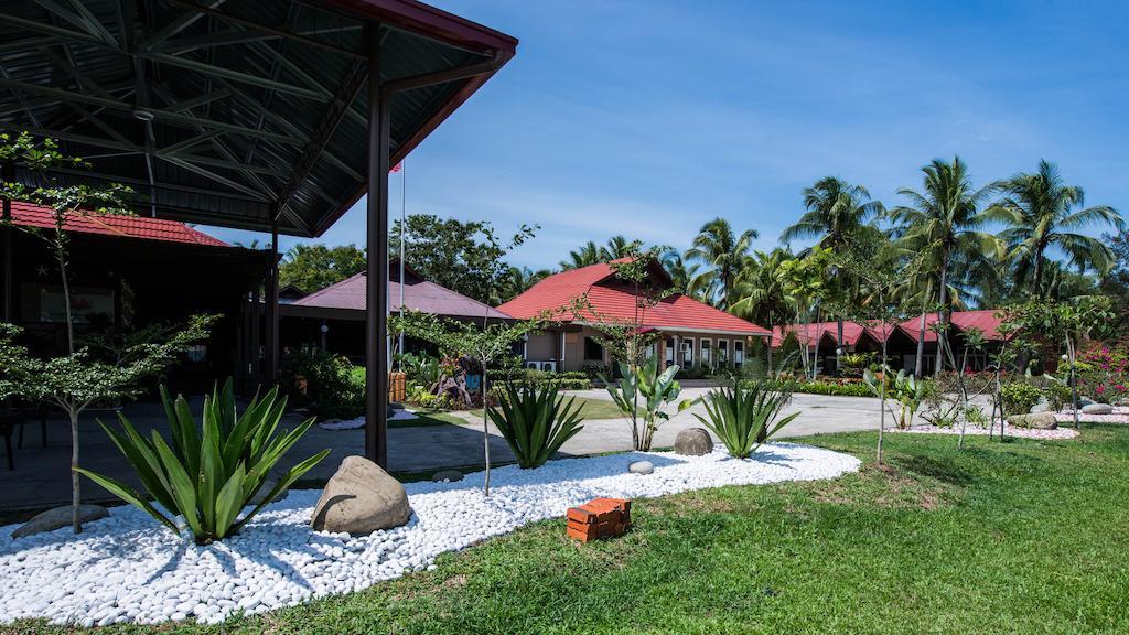 Raintree Beach And Golf Resort Tuaran Exterior photo