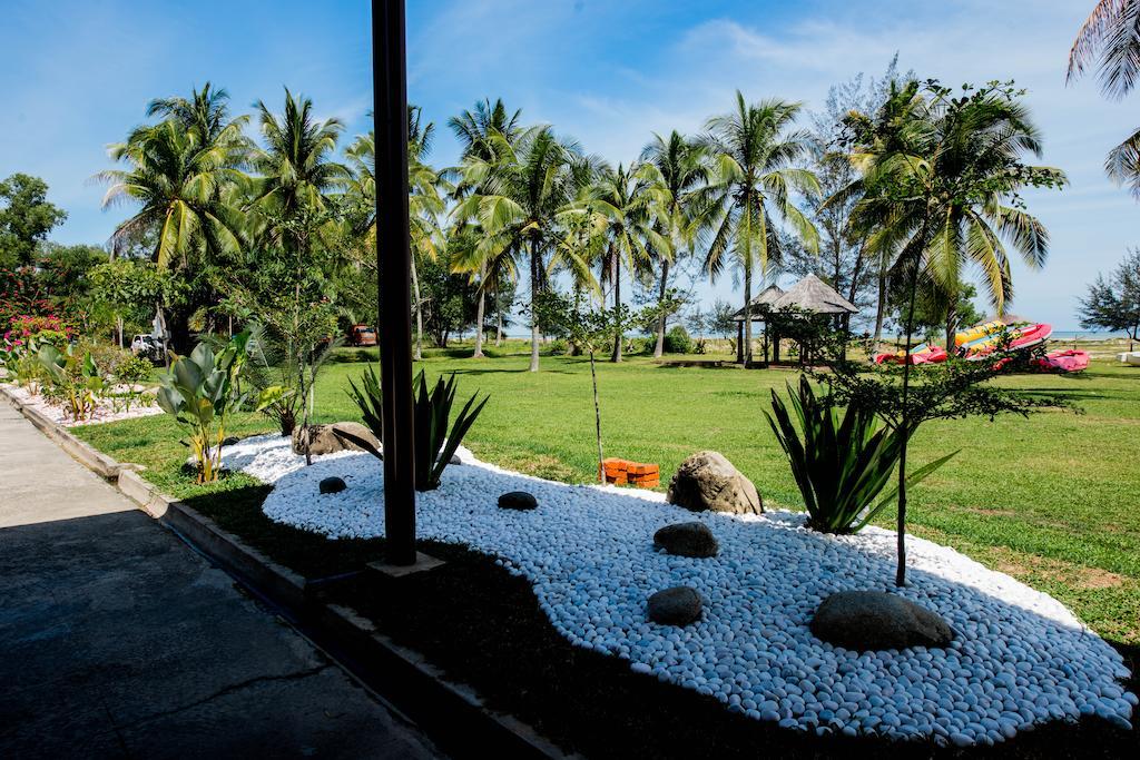 Raintree Beach And Golf Resort Tuaran Exterior photo